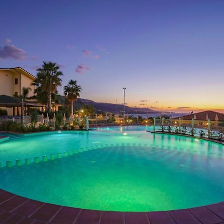 Hotel Scoglio Del Leone Zambrone Eksteriør billede