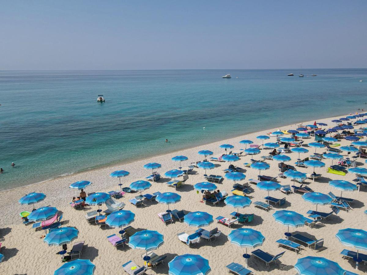Hotel Scoglio Del Leone Zambrone Eksteriør billede