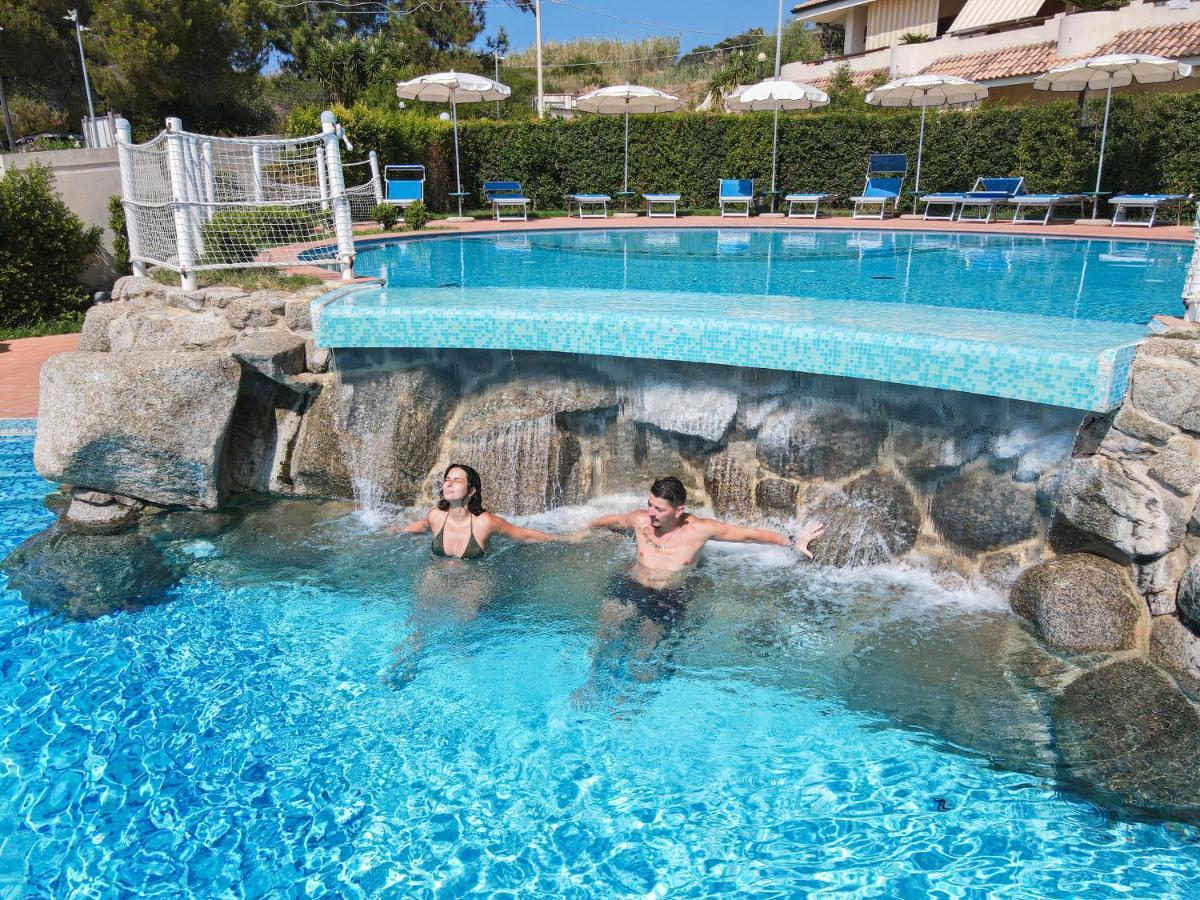 Hotel Scoglio Del Leone Zambrone Eksteriør billede