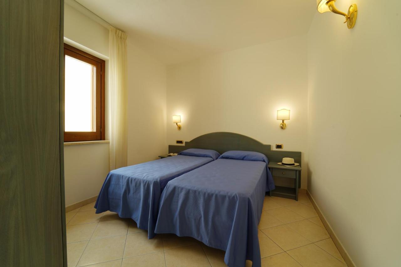 Hotel Scoglio Del Leone Zambrone Eksteriør billede