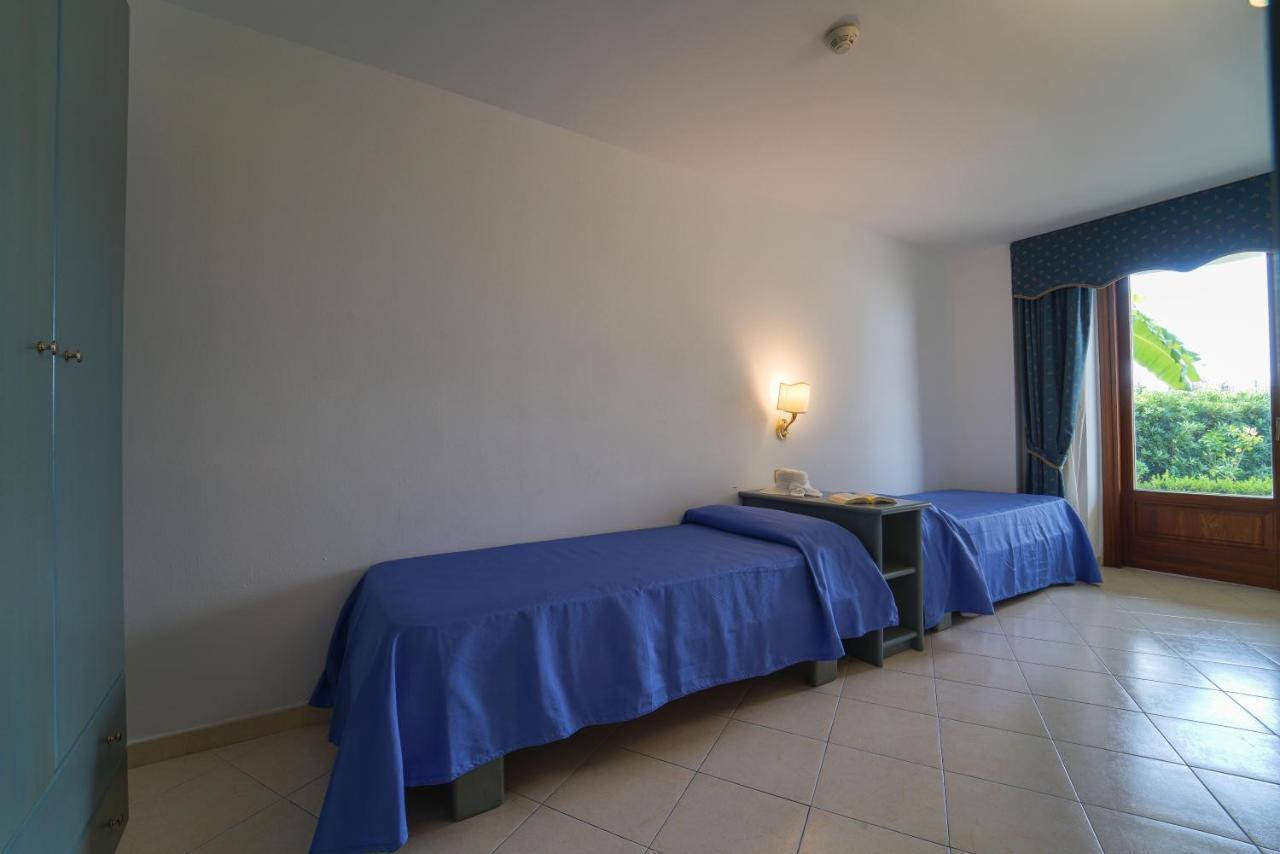 Hotel Scoglio Del Leone Zambrone Eksteriør billede