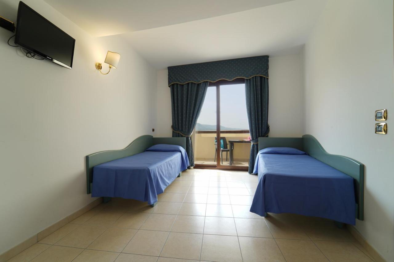 Hotel Scoglio Del Leone Zambrone Eksteriør billede
