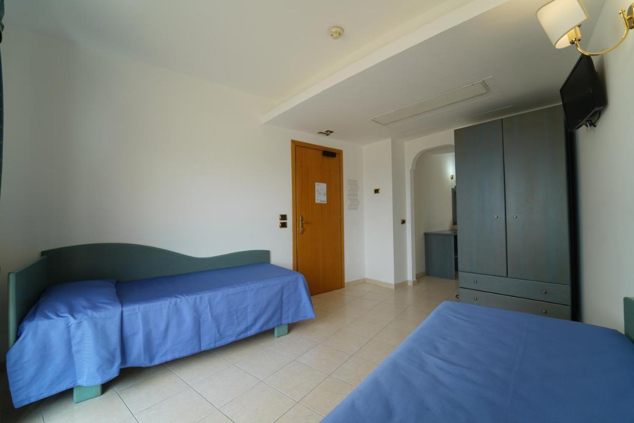 Hotel Scoglio Del Leone Zambrone Eksteriør billede