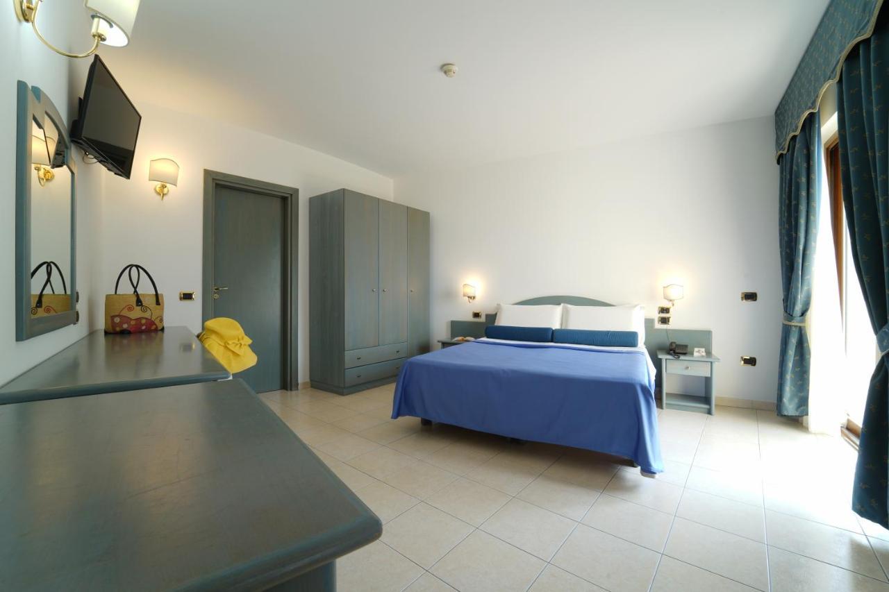 Hotel Scoglio Del Leone Zambrone Eksteriør billede