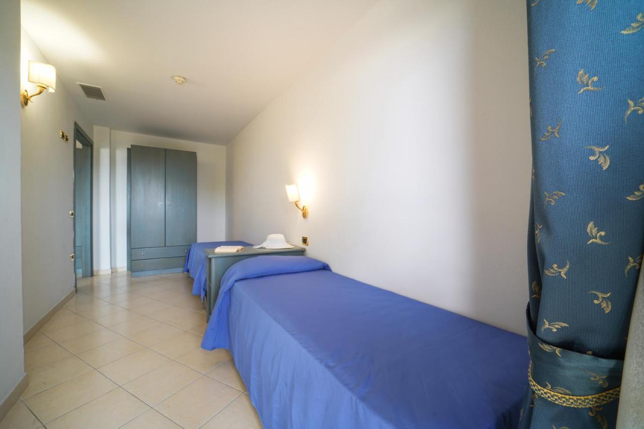 Hotel Scoglio Del Leone Zambrone Eksteriør billede