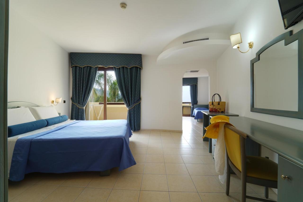 Hotel Scoglio Del Leone Zambrone Eksteriør billede