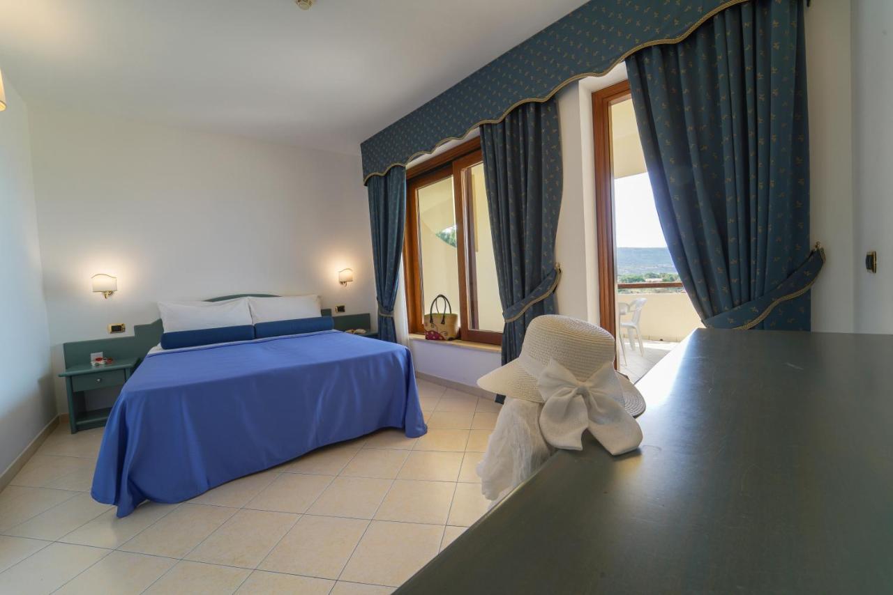 Hotel Scoglio Del Leone Zambrone Eksteriør billede