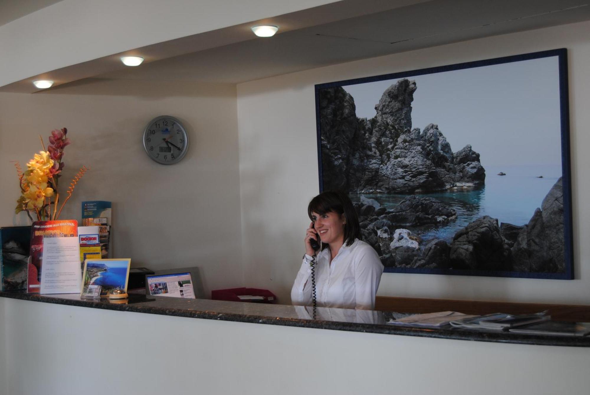 Hotel Scoglio Del Leone Zambrone Eksteriør billede