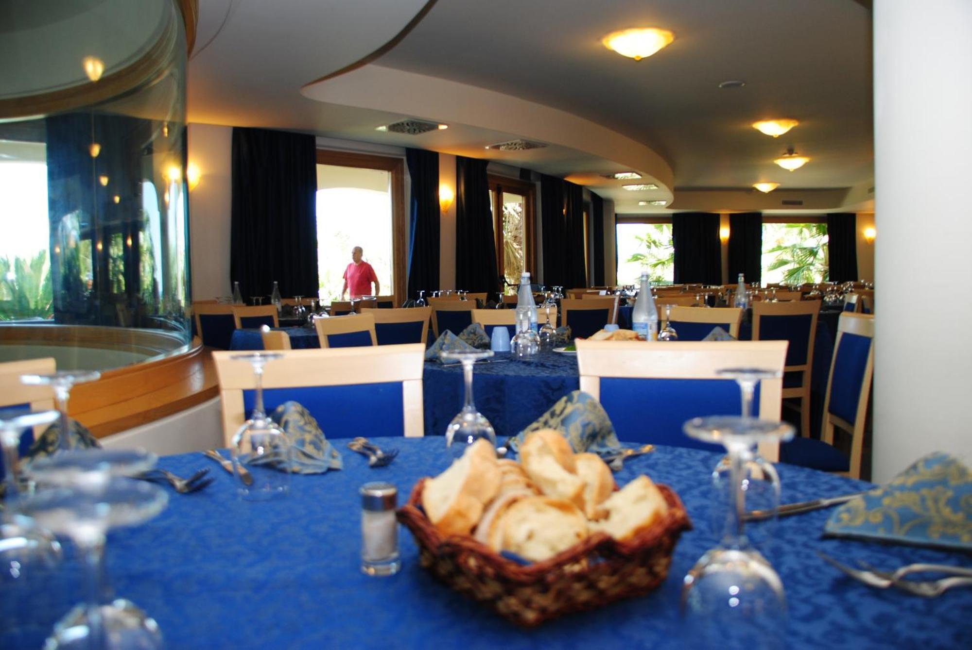 Hotel Scoglio Del Leone Zambrone Eksteriør billede