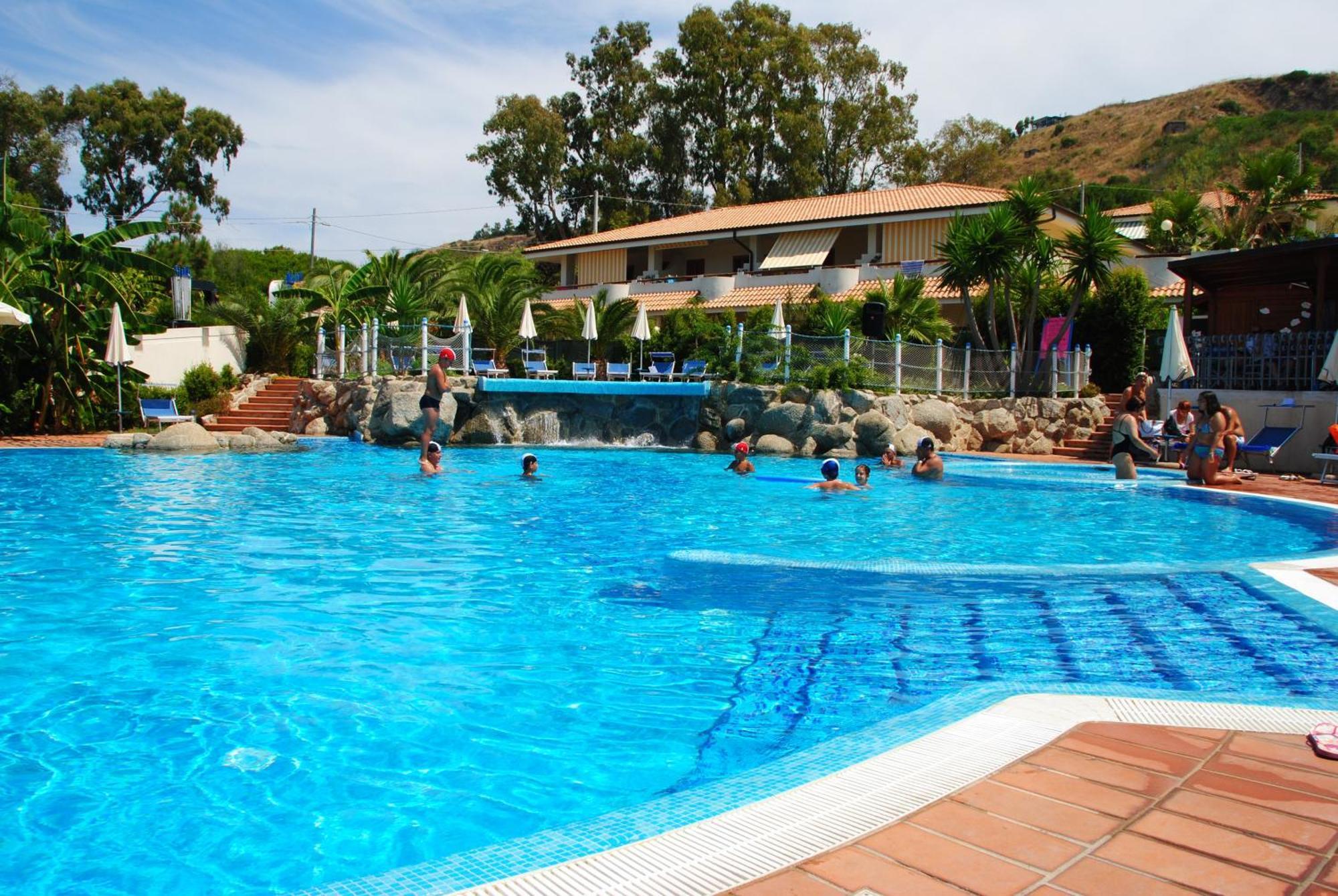 Hotel Scoglio Del Leone Zambrone Eksteriør billede