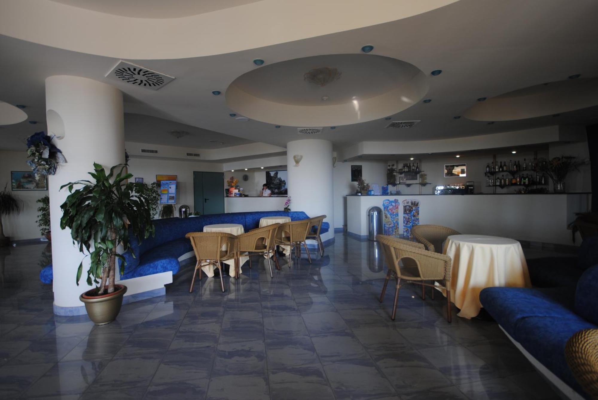 Hotel Scoglio Del Leone Zambrone Eksteriør billede
