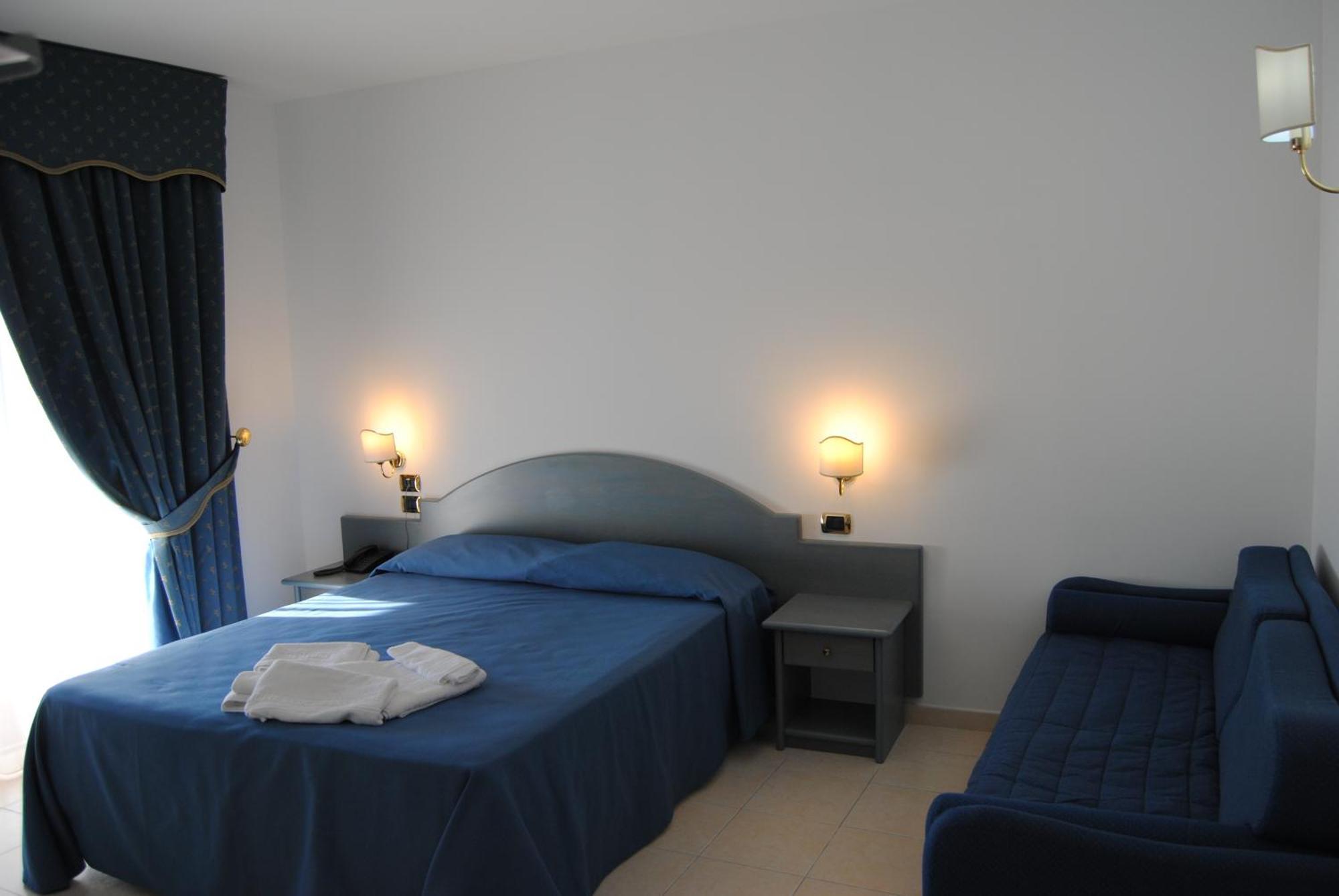 Hotel Scoglio Del Leone Zambrone Eksteriør billede