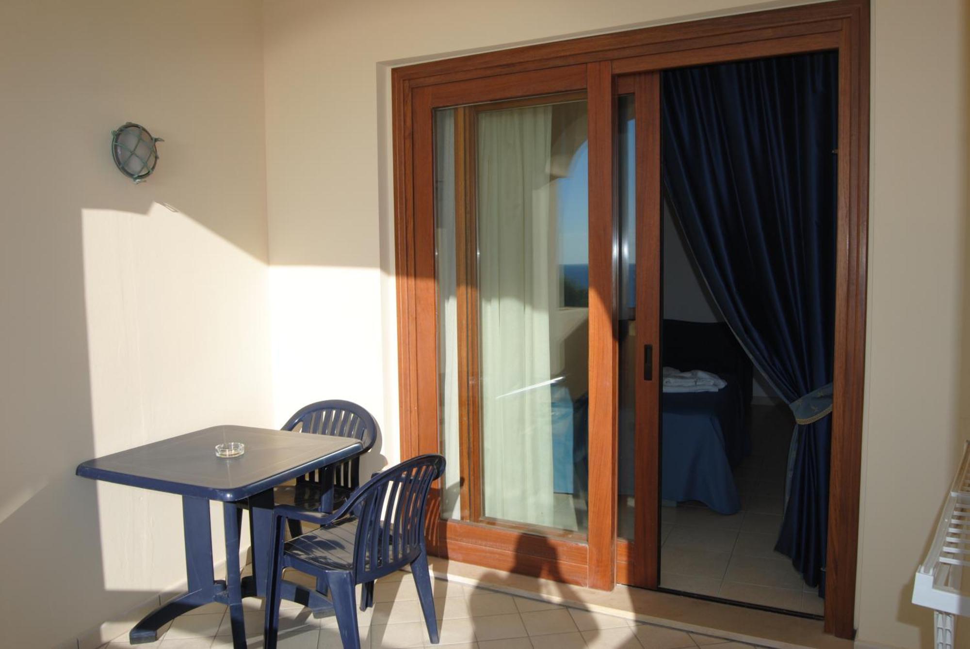 Hotel Scoglio Del Leone Zambrone Eksteriør billede
