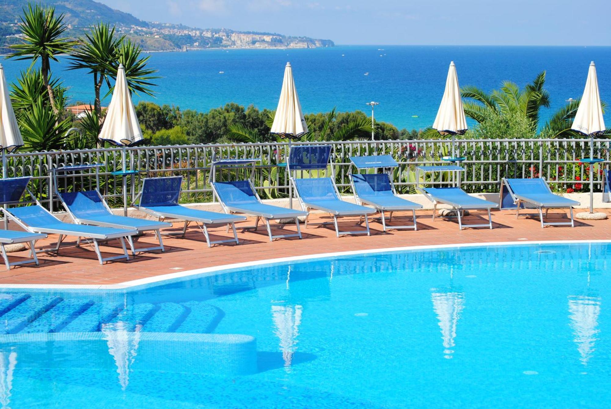 Hotel Scoglio Del Leone Zambrone Eksteriør billede