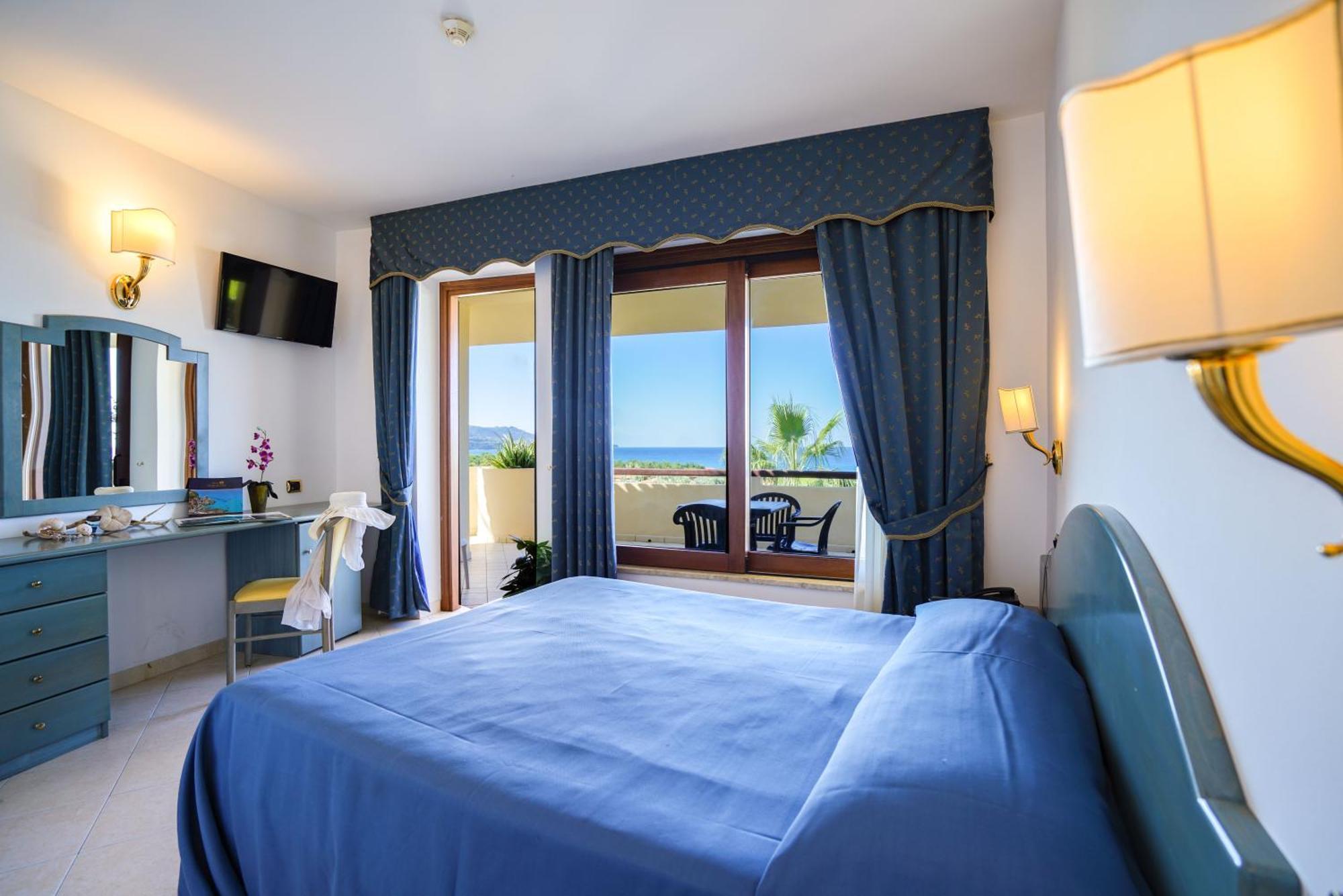 Hotel Scoglio Del Leone Zambrone Eksteriør billede