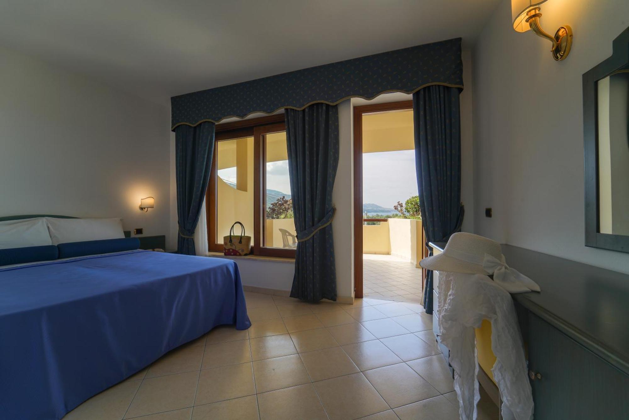 Hotel Scoglio Del Leone Zambrone Eksteriør billede