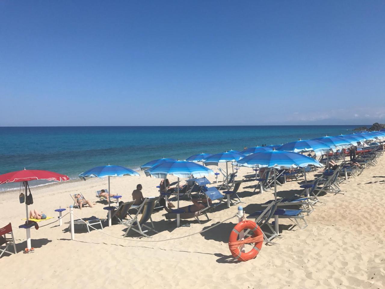 Hotel Scoglio Del Leone Zambrone Eksteriør billede