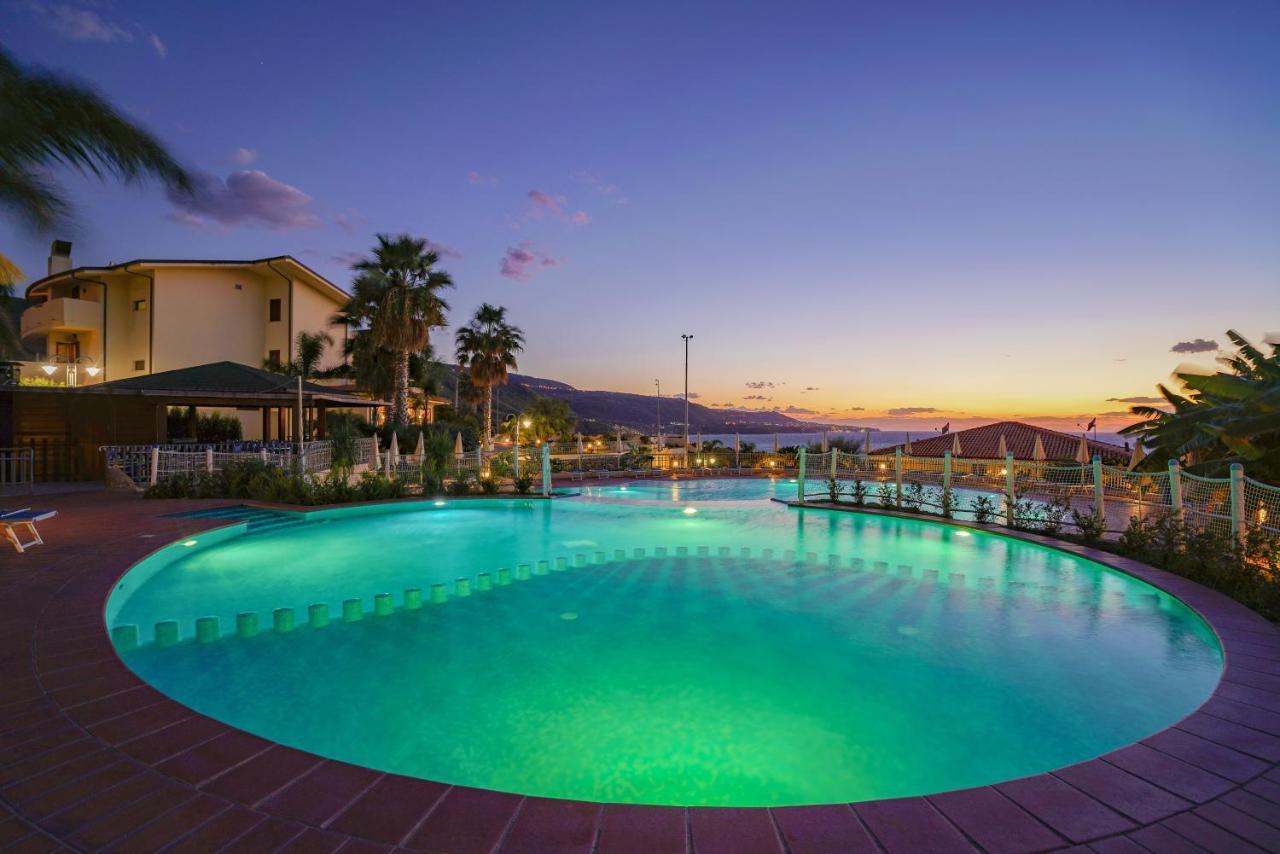Hotel Scoglio Del Leone Zambrone Eksteriør billede